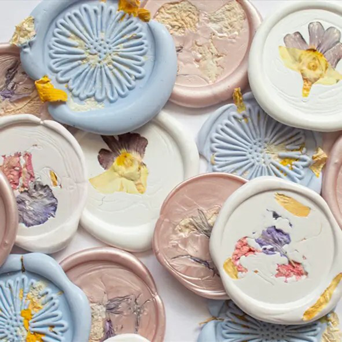 Wax seals with dried flowers wedding token